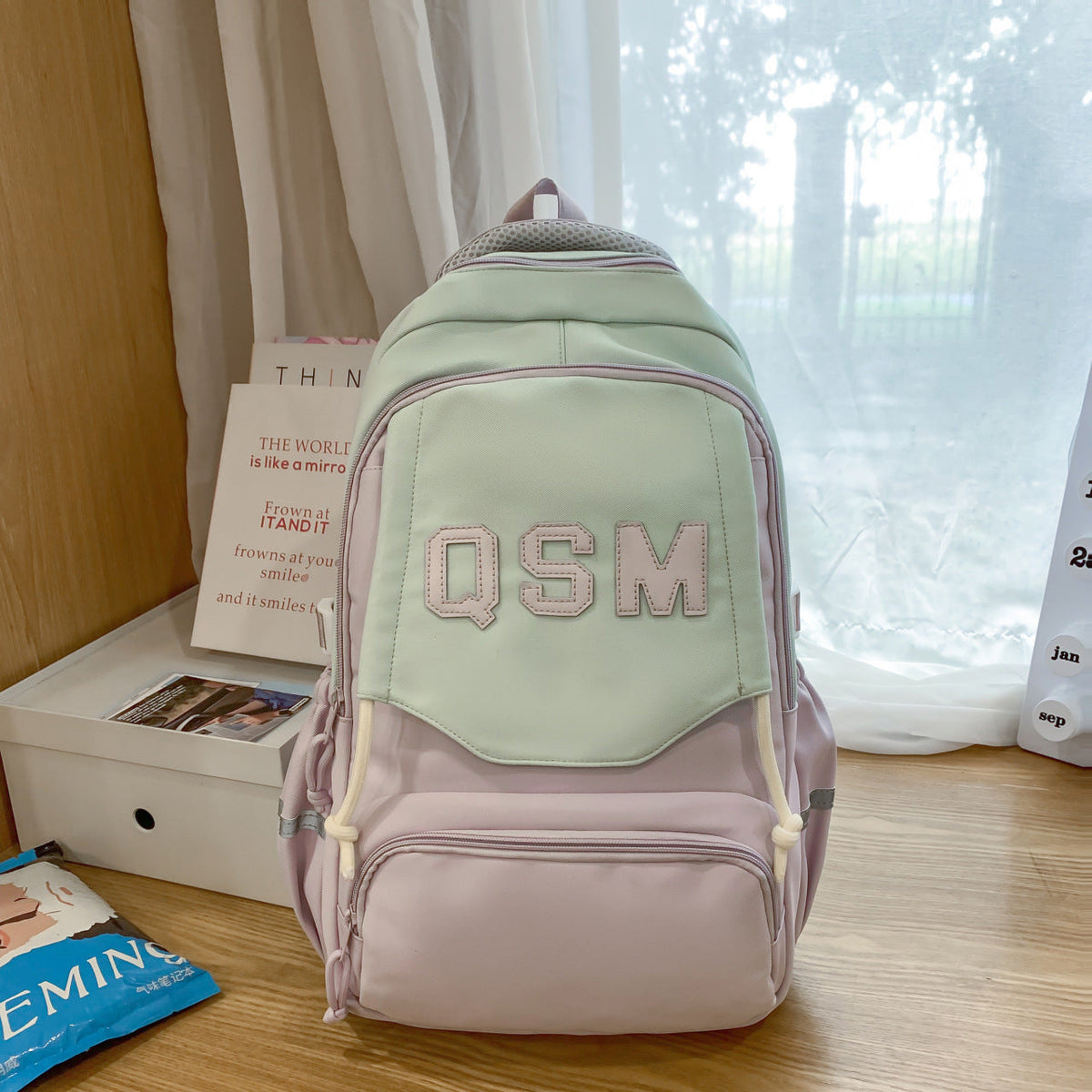 Lightweight Spine-protective Backpack