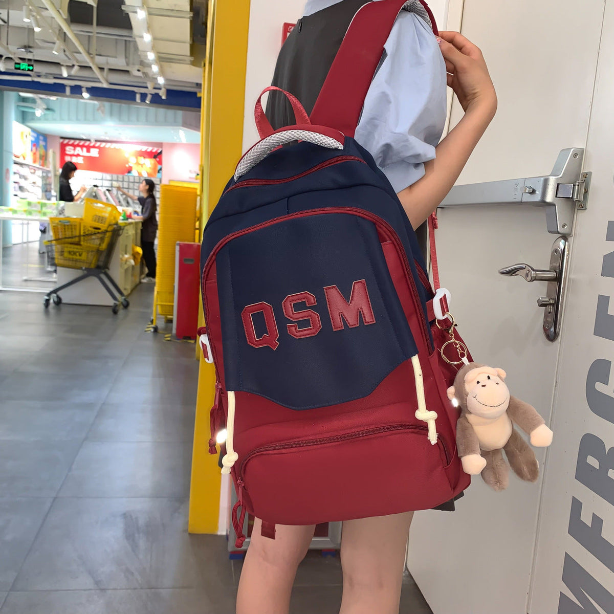 Lightweight Spine-protective Backpack